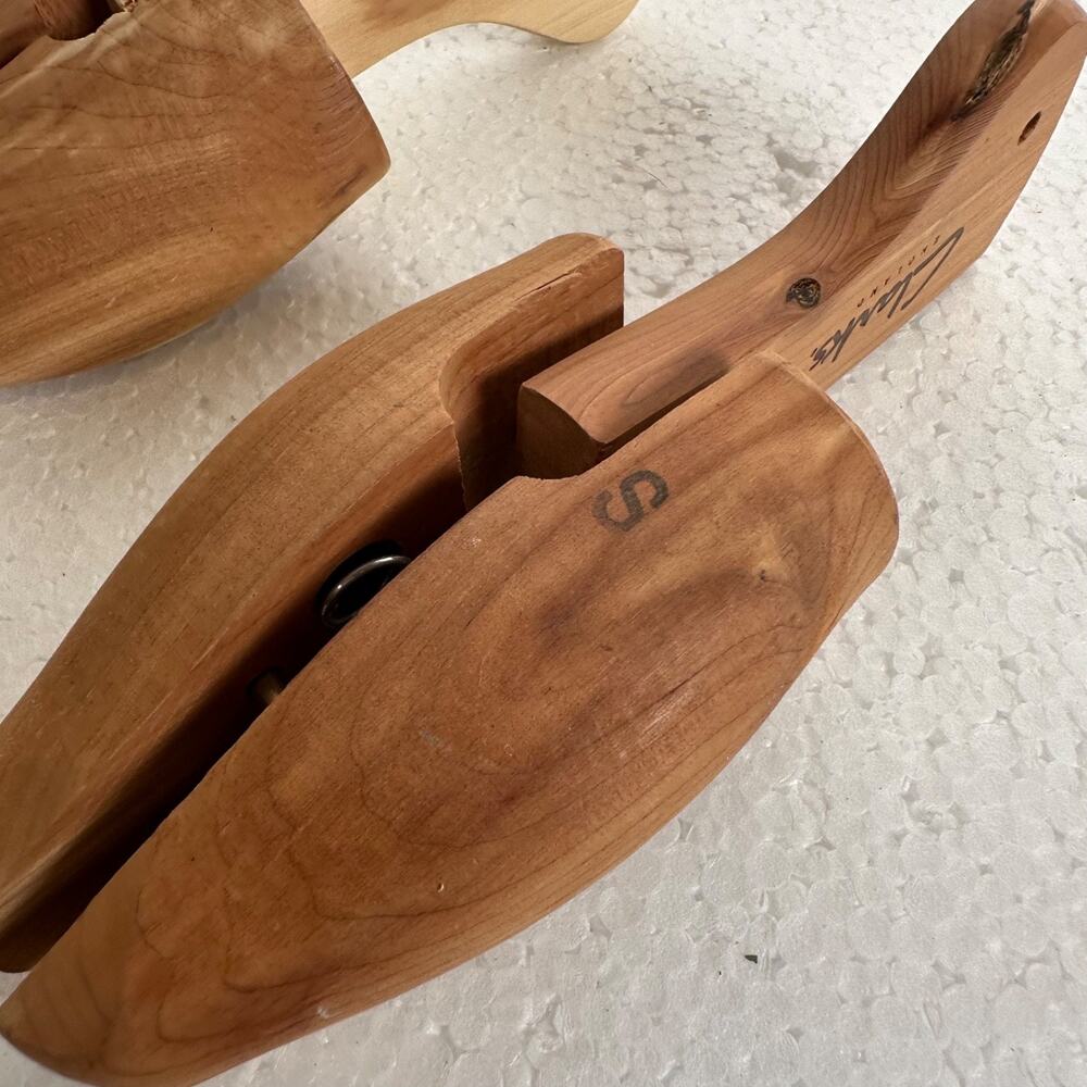 Clarks Cedar Shoe Trees Women's Small Wood Expands Almond Toe Point One Pair - Picture 2 of 6
